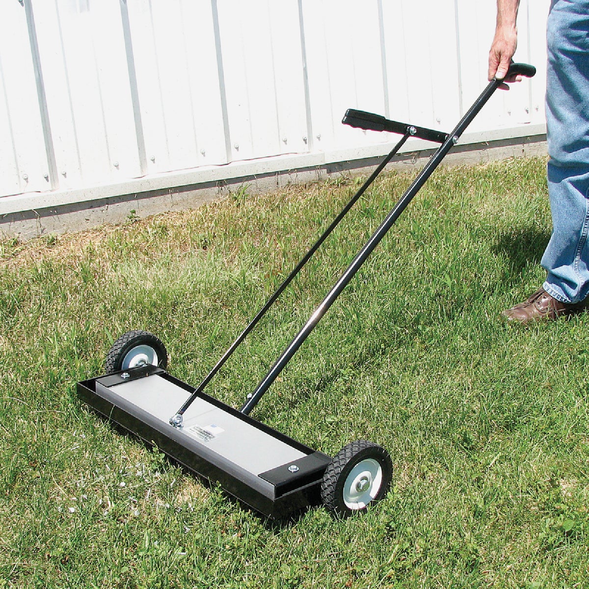 Master Magnetics 24 in. Magnetic Floor Sweeper Image 9