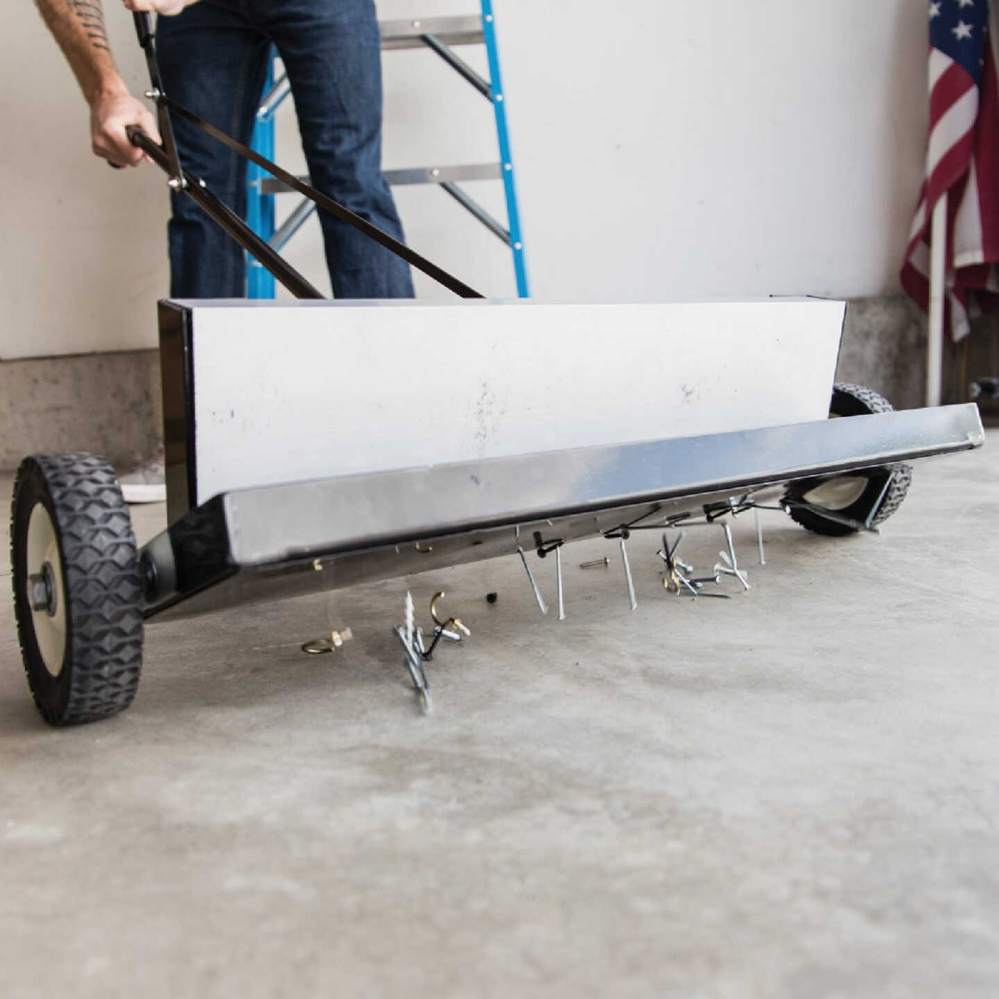 Master Magnetics 24 in. Magnetic Floor Sweeper Image 6