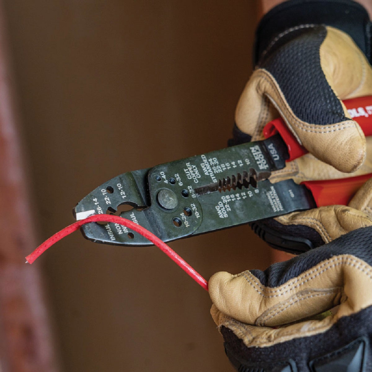 Klein 8-1/2 In. All-Purpose Electrician Crimper & Stripper Image 3