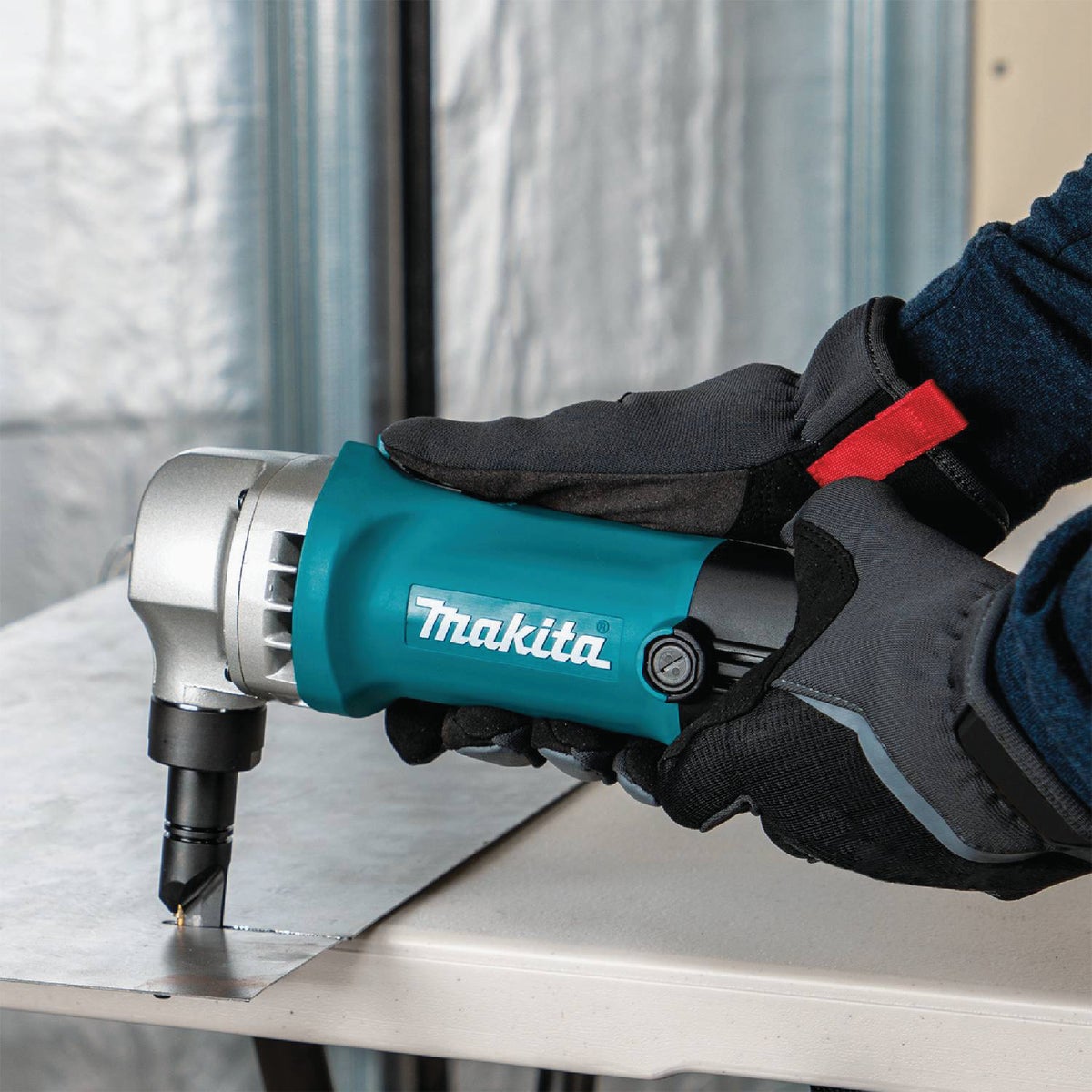 Makita 16 Gauge 5-Amp Nibbler Image 2