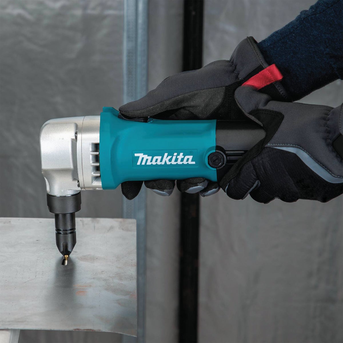 Makita 16 Gauge 5-Amp Nibbler Image 3