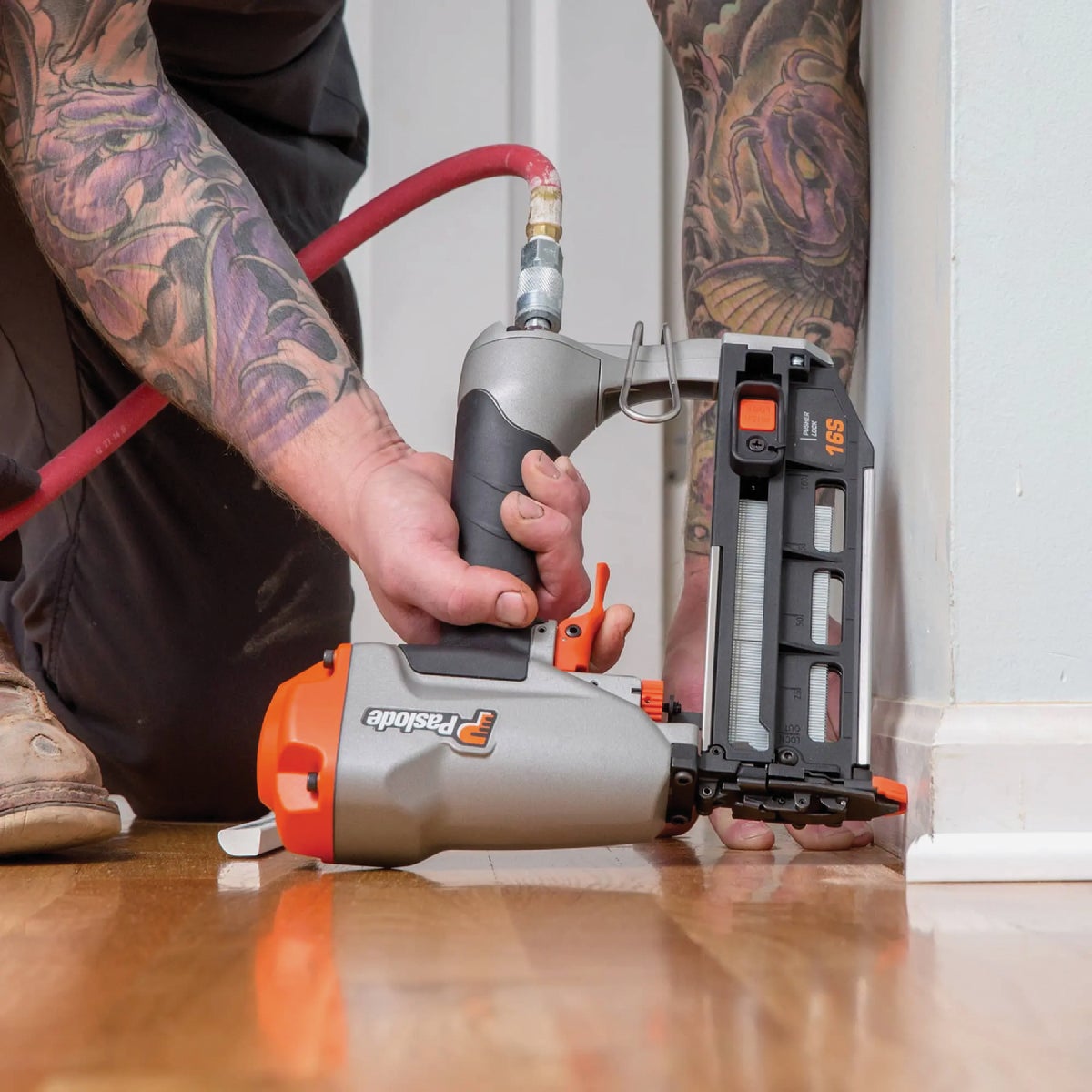 Paslode 16-Gauge 2-1/2 In. Straight Pneumatic Finish Nailer Image 2