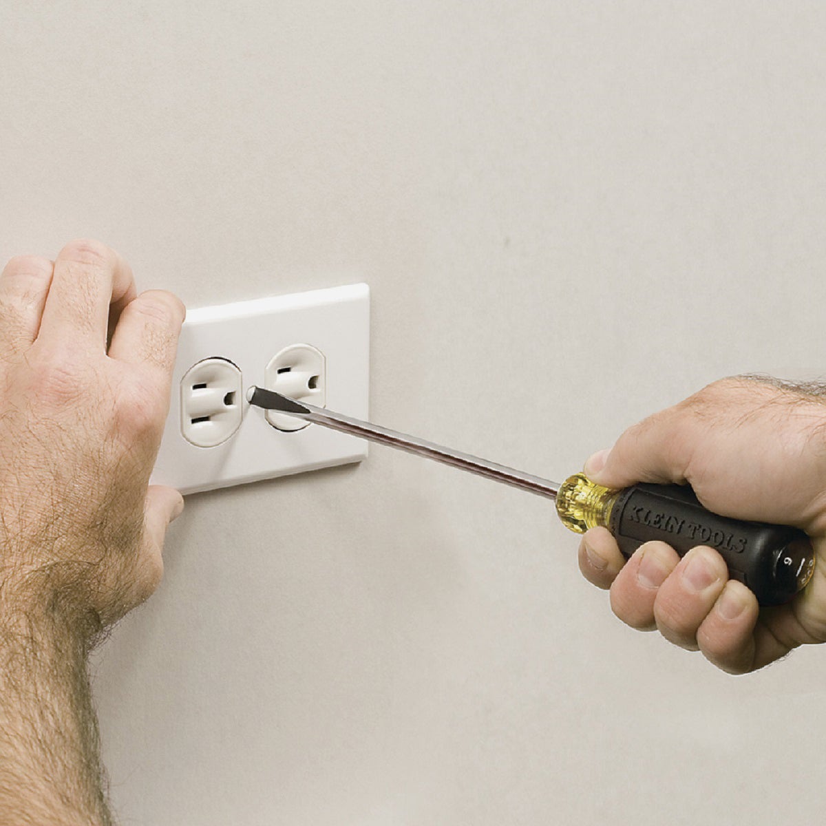 Klein 3/16 In. x 6 In. Cabinet-Tip Slotted Screwdriver Image 3