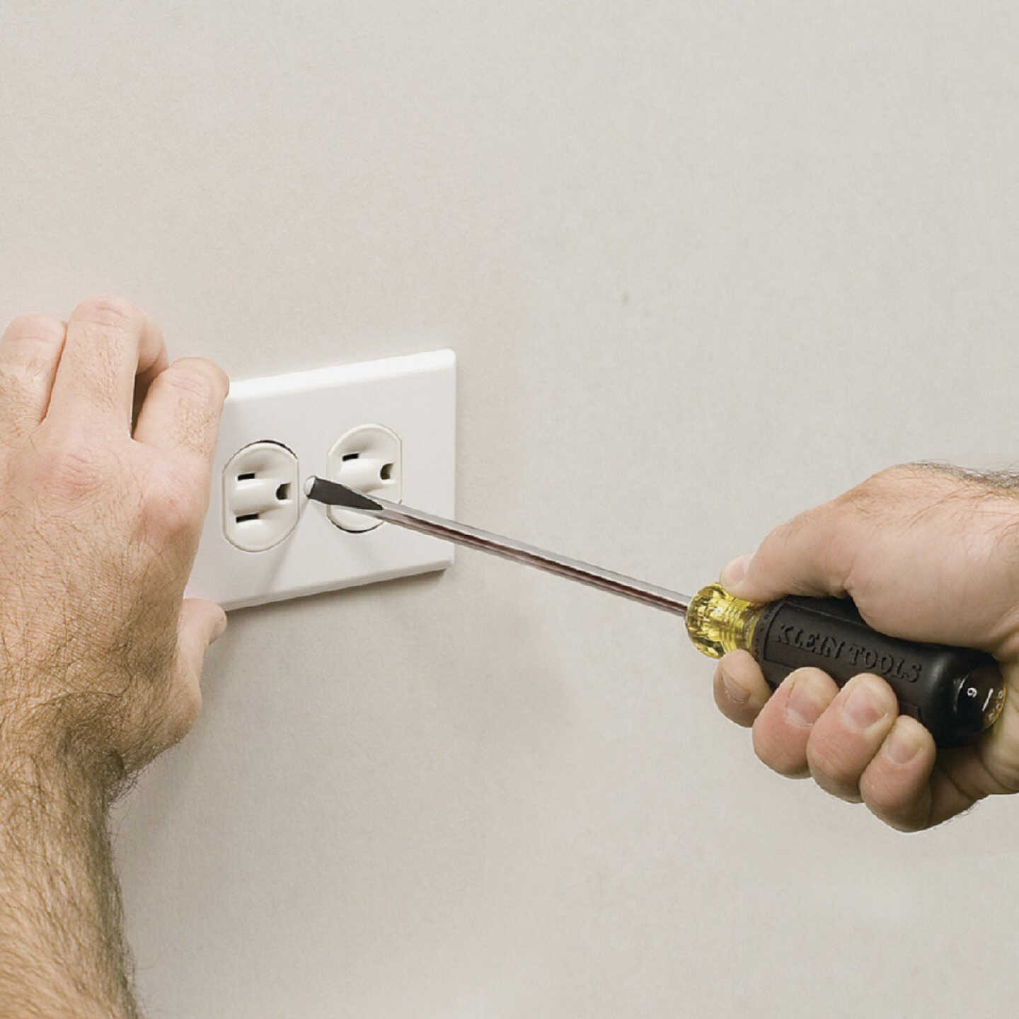 Klein 3/16 In. x 6 In. Cabinet-Tip Slotted Screwdriver Image 3