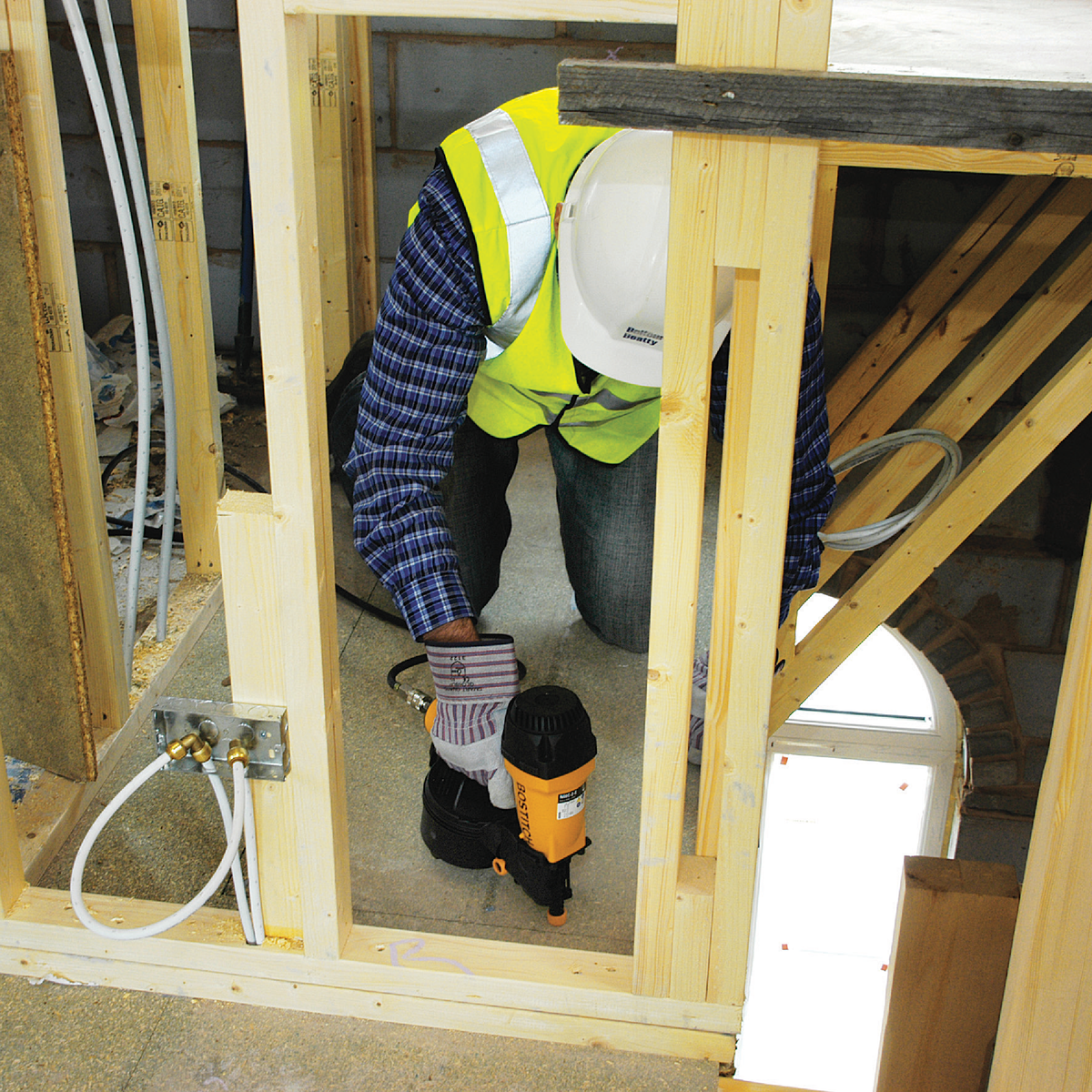 Bostitch 15 Degree 2-1/2 In. Coil Siding Nailer Image 3