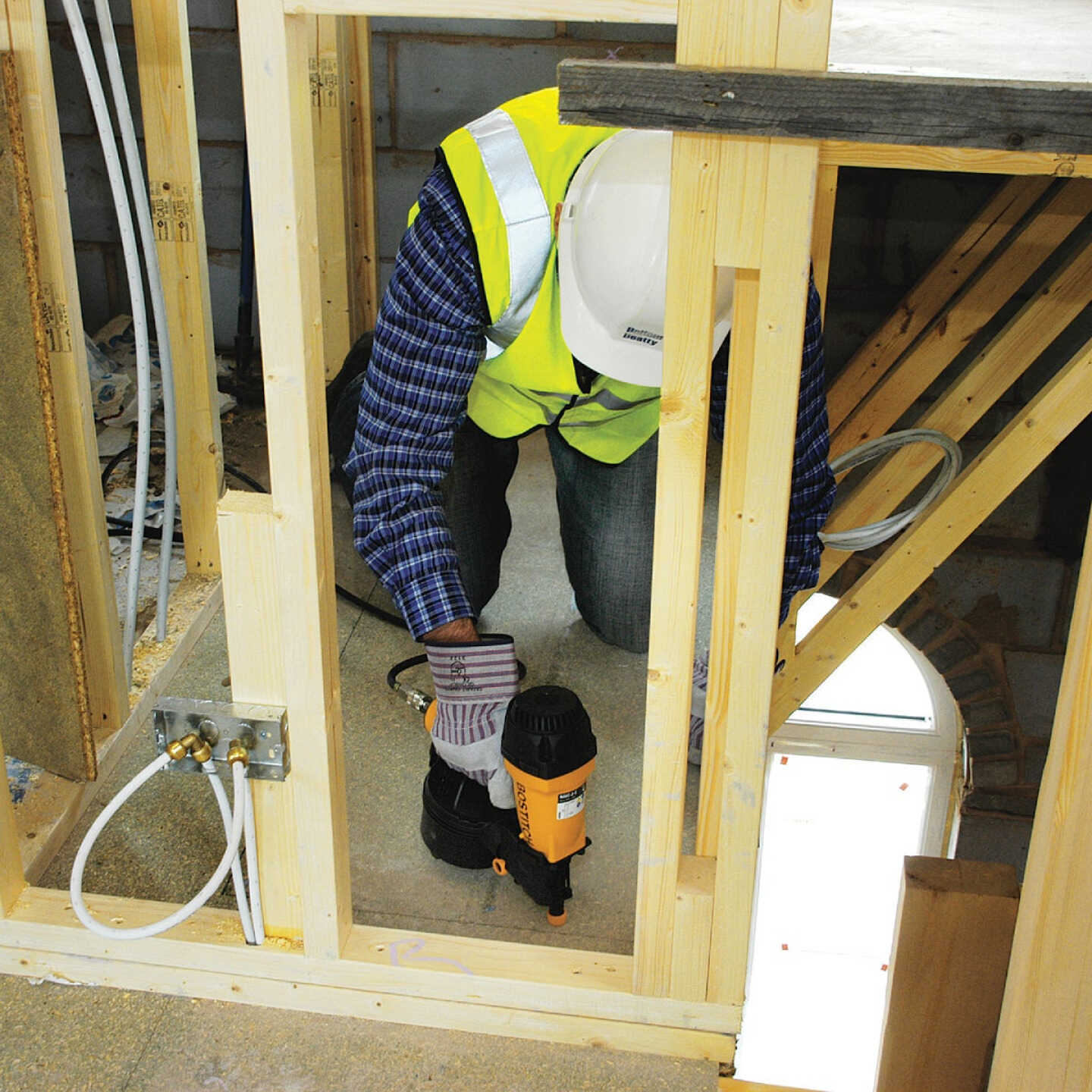 Bostitch 15 Degree 2-1/2 In. Coil Siding Nailer Image 3
