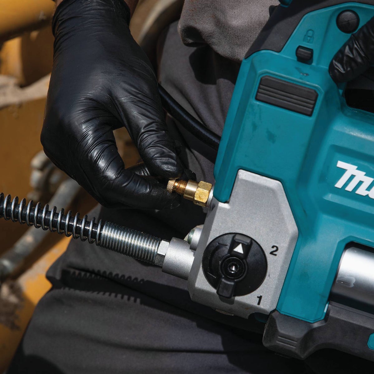 Makita 18V LXT Lithium-Ion Cordless Grease Gun Kit Image 11