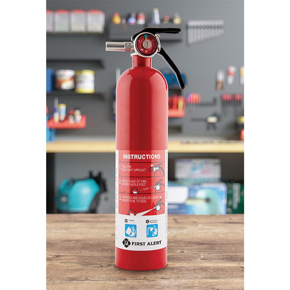 First Alert 10-B:C Rechargeable Garage Fire Extinguisher Image 2