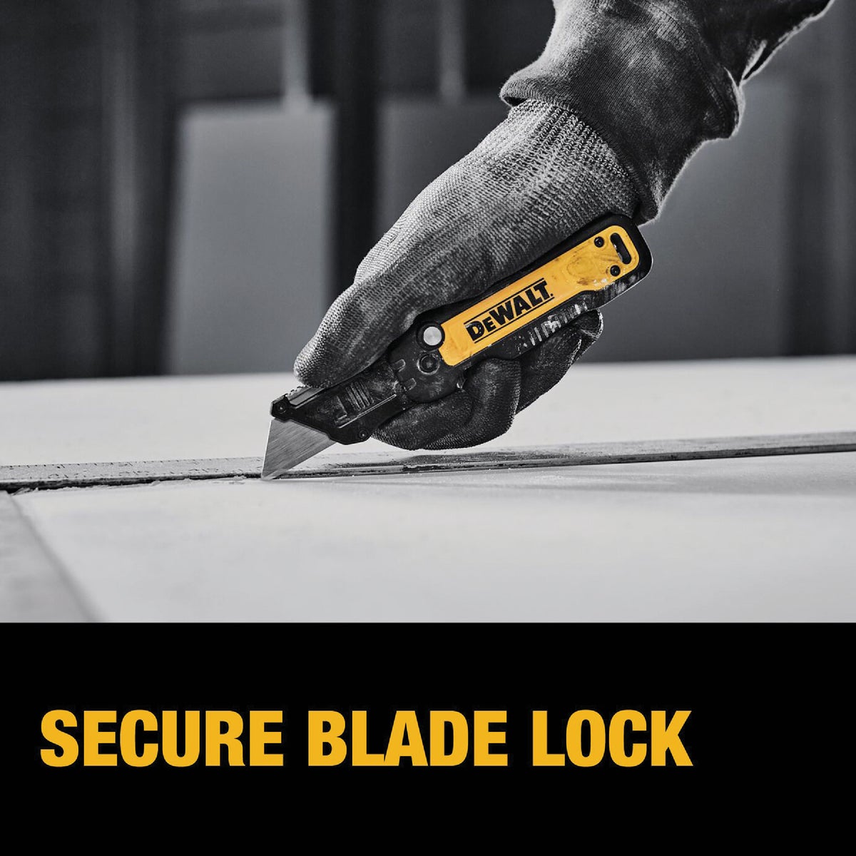 DEWALT Push & Flip Folding Utility Knife Image 5