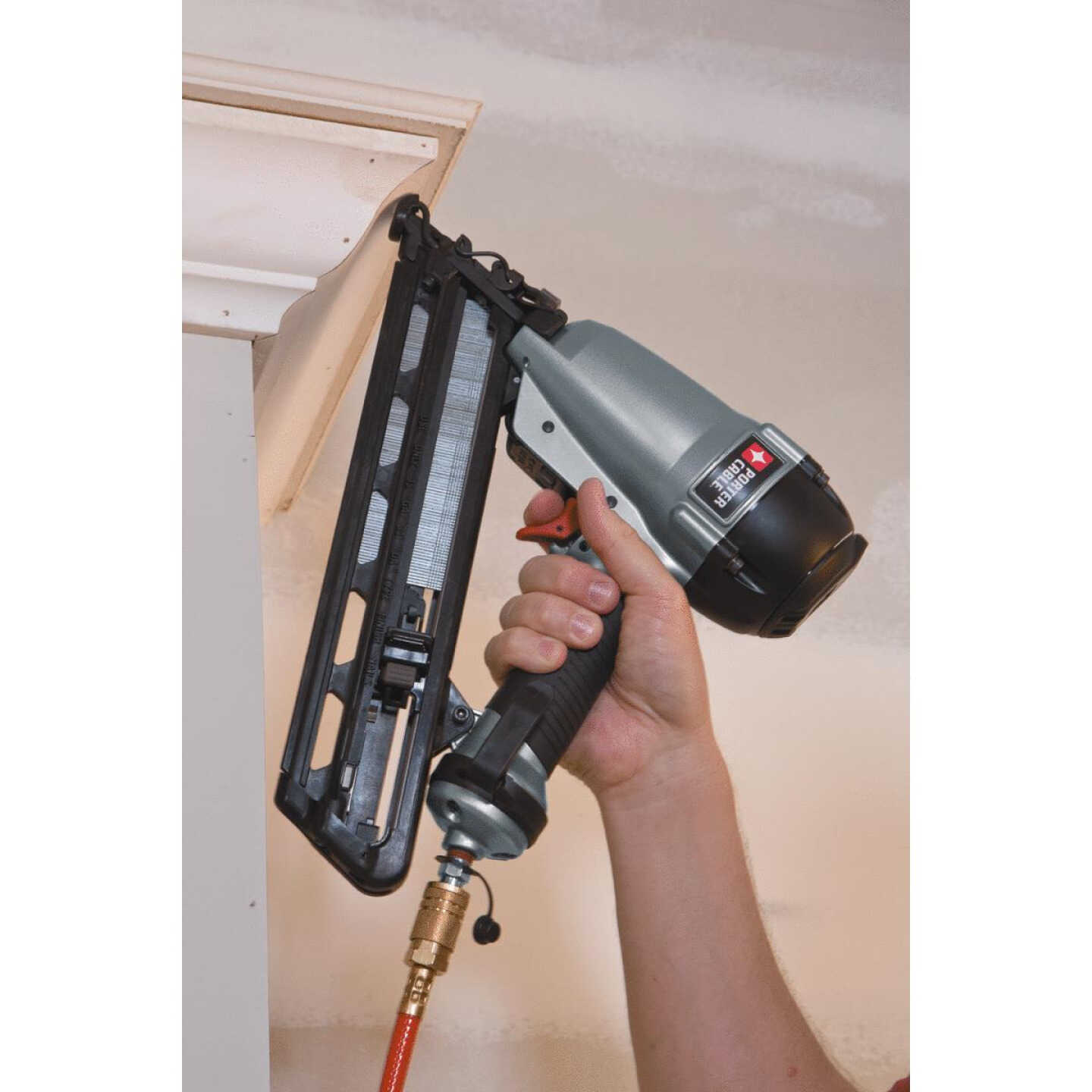 Porter Cable 15-Gauge 2-1/2 In. Angled Finish Nailer Kit Image 2