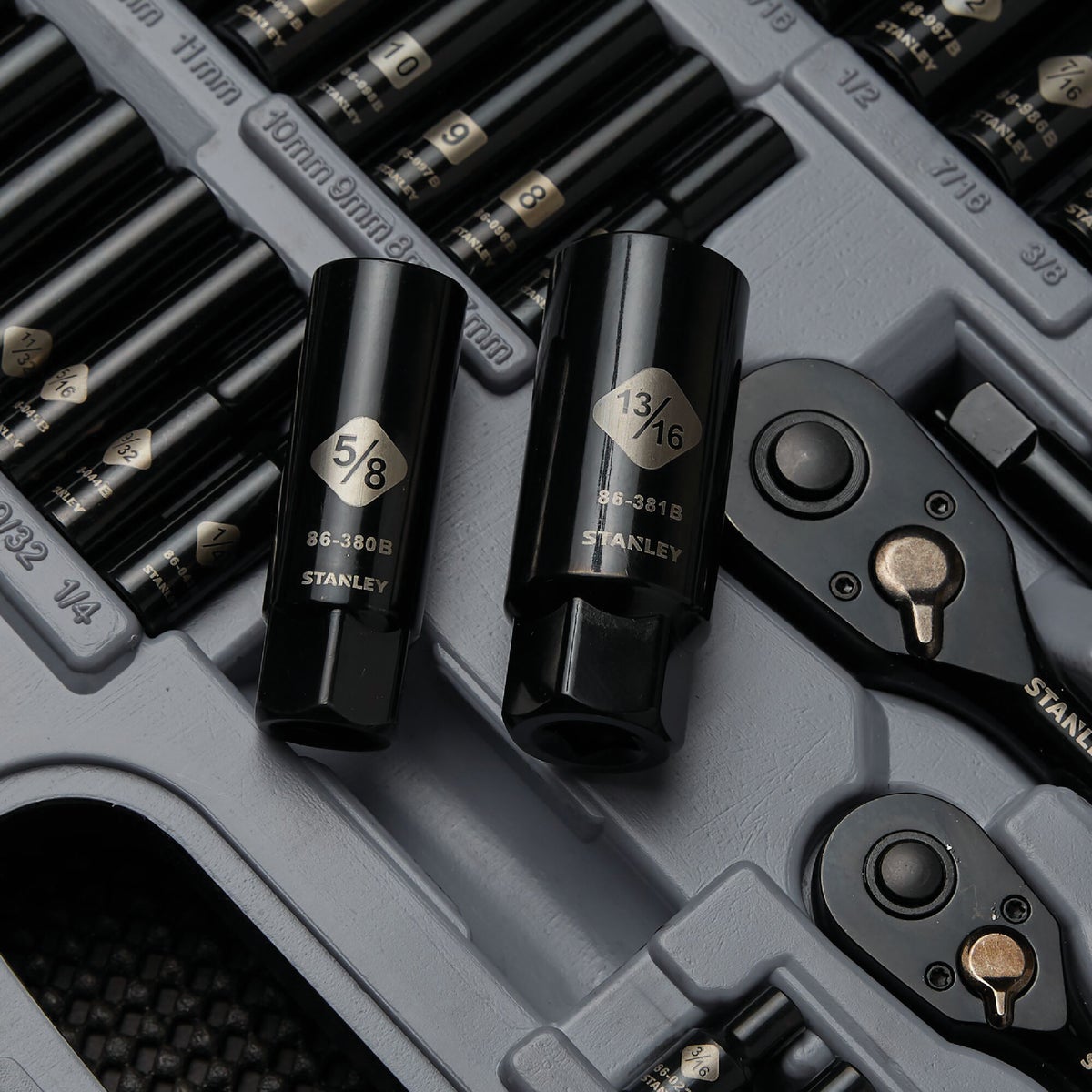 Stanley Standard/Metric 1/4 In. Drive & 3/8 In. Drive Black Chrome Combination Ratchet & Socket Set (69-Piece) Image 6