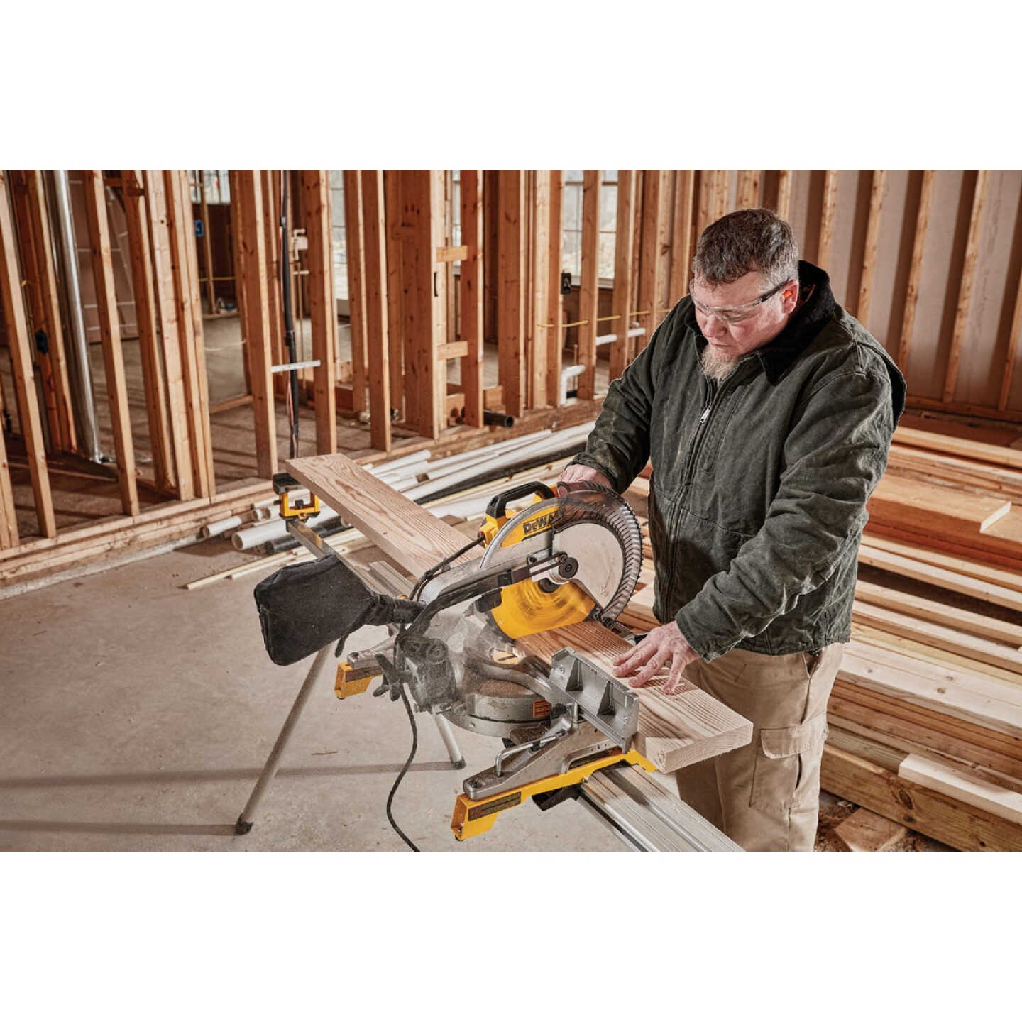 DEWALT 12 In. 15-Amp Single-Bevel Compound Miter Saw Image 9