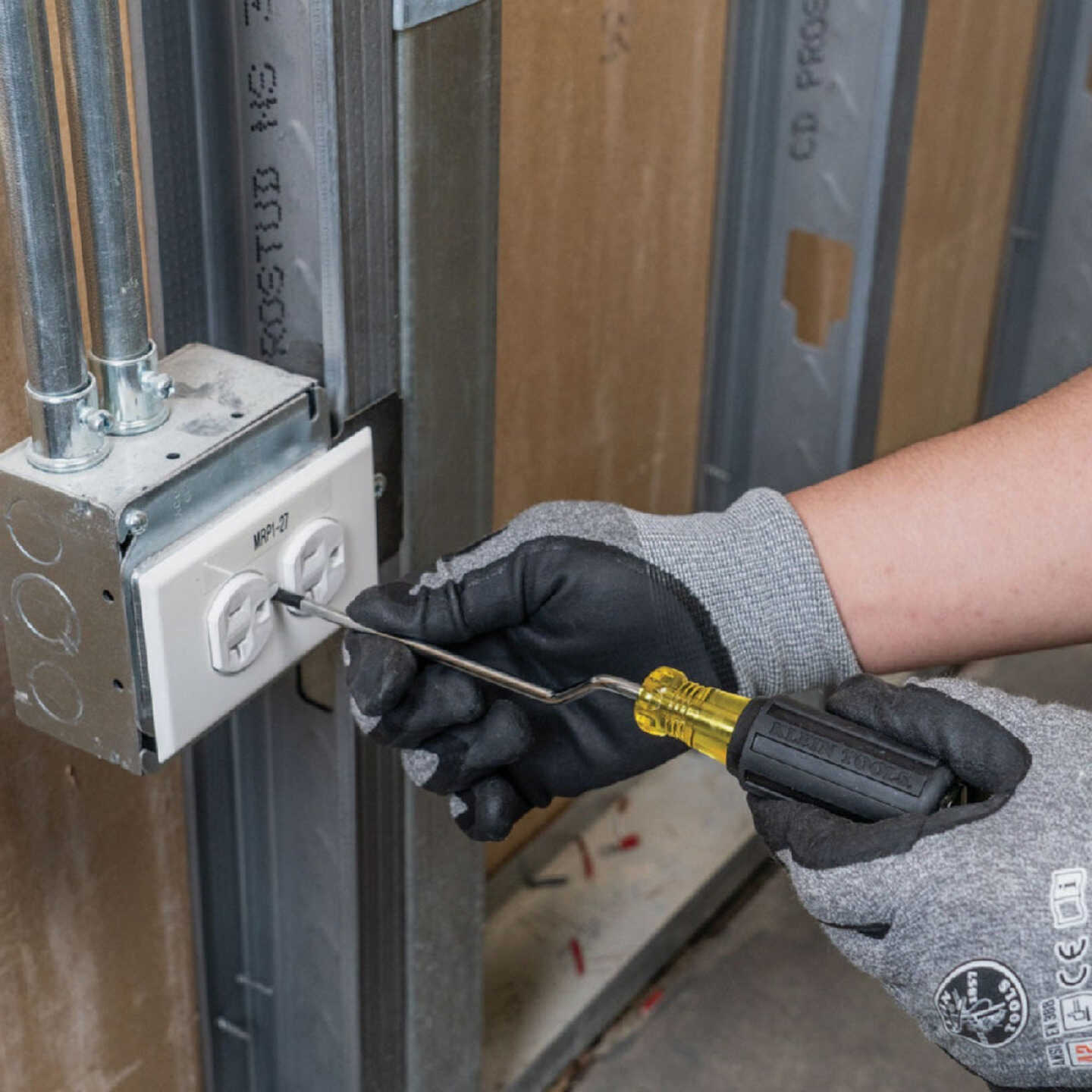 Klein Rapi-Driv 3/16 In. Cabinet-Tip 6 In. x 9-3/4 In. Rotary Screwdriver Image 3