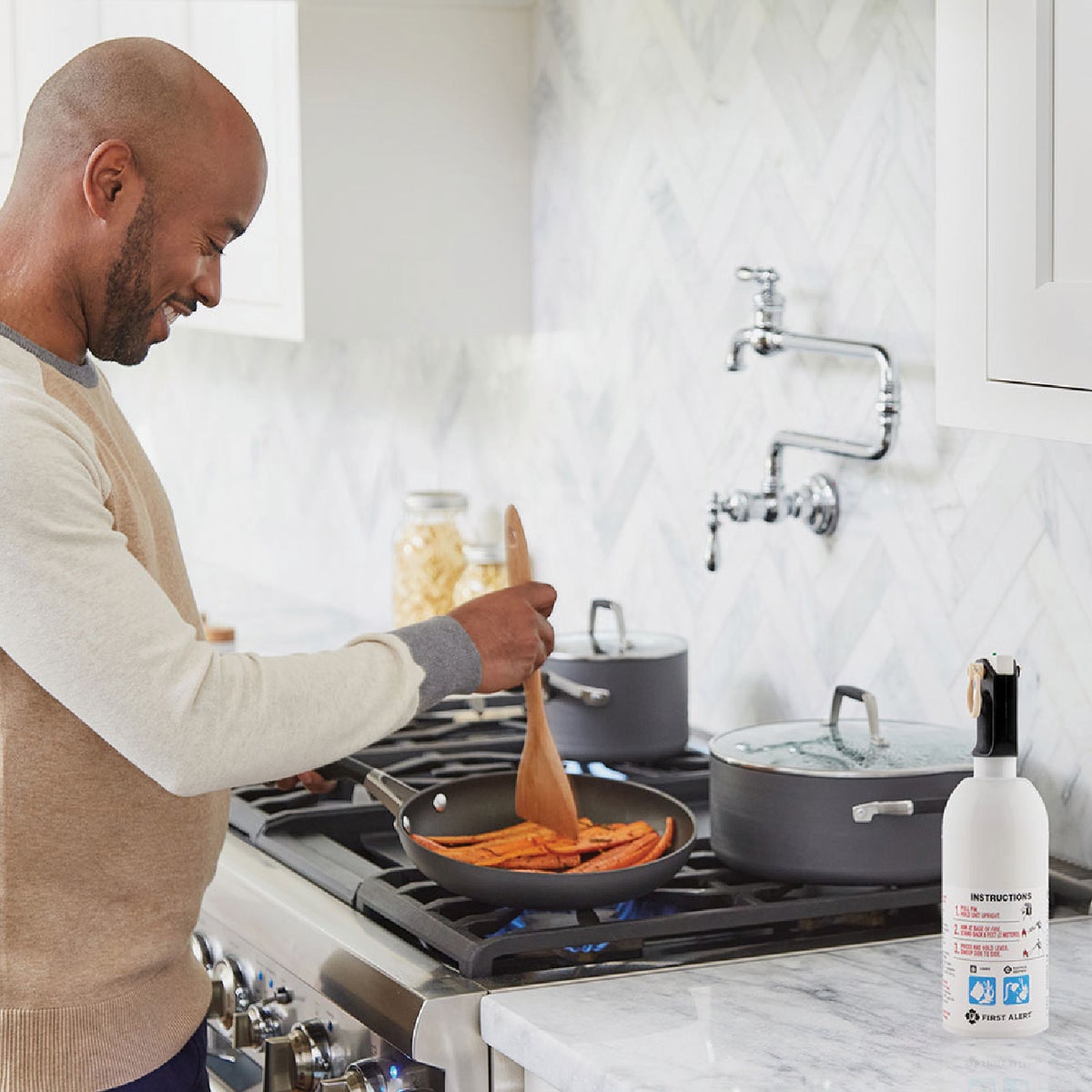 First Alert 5-B:C Kitchen Fire Extinguisher Image 3