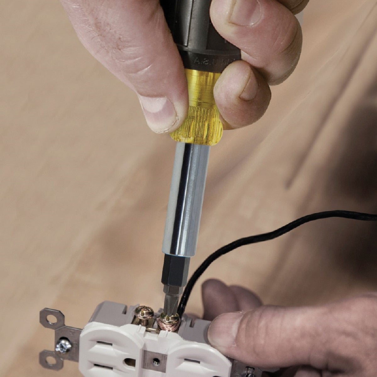 Klein 9-in-1 Multi-Bit Screwdriver and Nutdriver Image 2