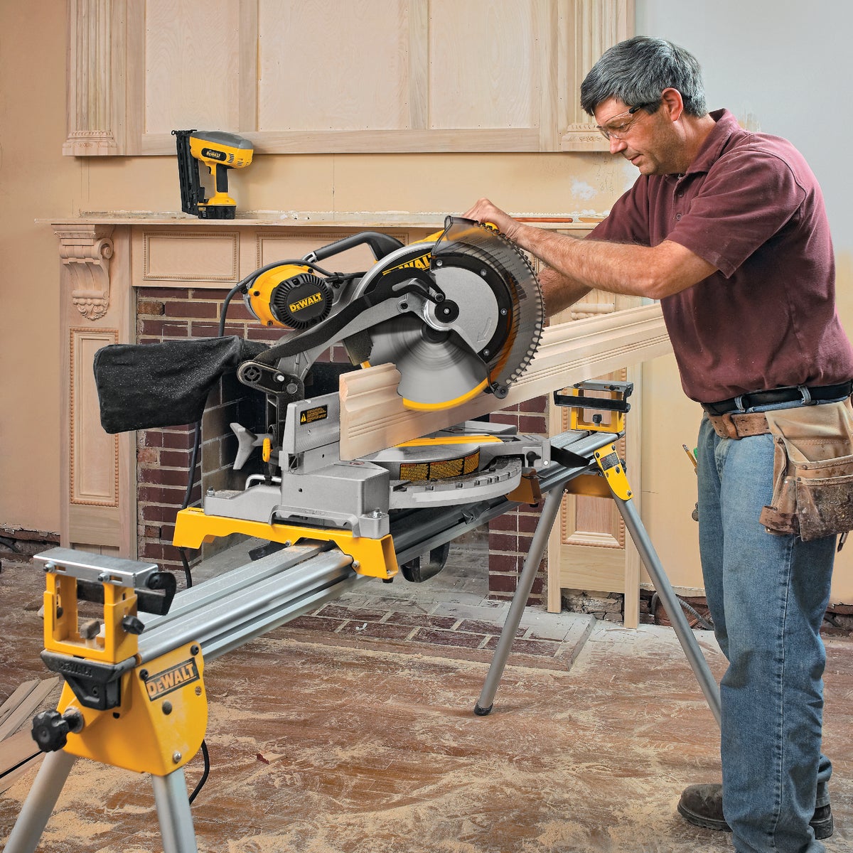 DEWALT 12 In. 15-Amp Dual-Bevel Compound Miter Saw Image 3
