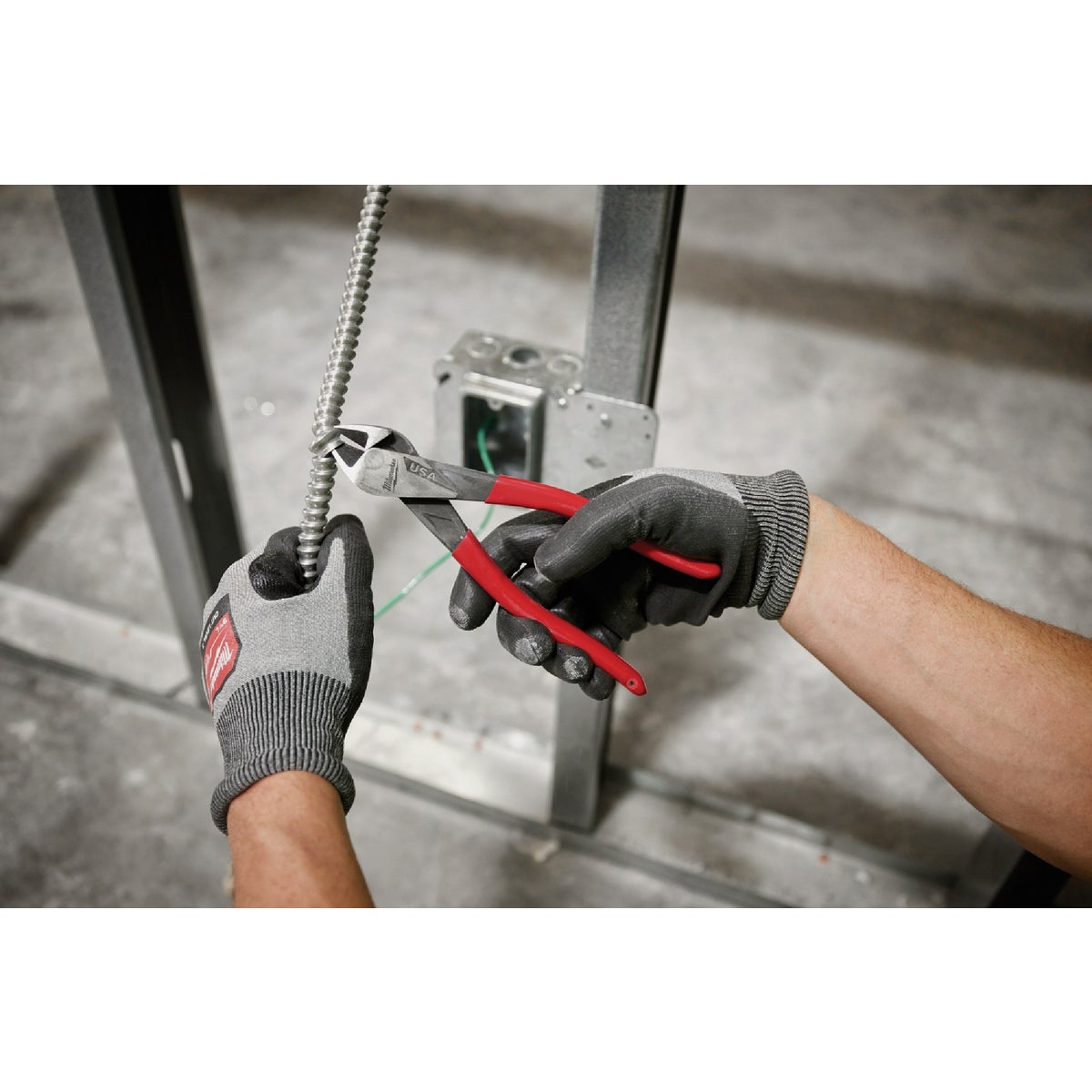 Milwaukee 6 In. Dipped Grip Diagonal Cutting Pliers Image 4