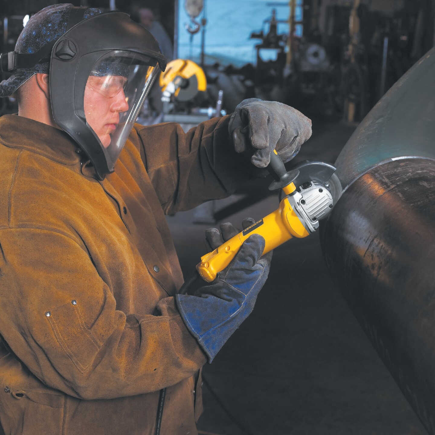 DEWALT 4-1/2 In. 11-Amp Small Angle Grinder Image 3