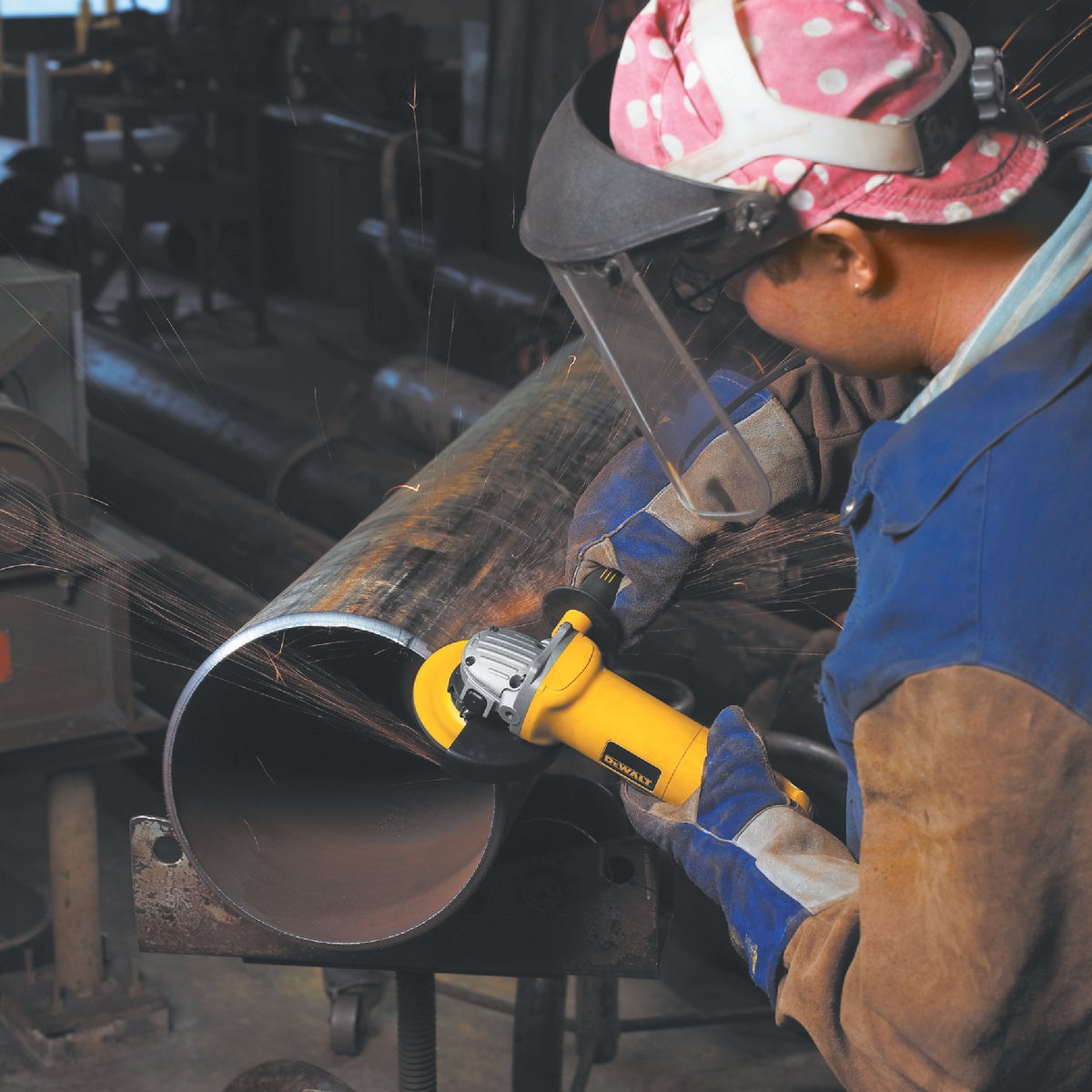 DEWALT 4-1/2 In. 11-Amp Small Angle Grinder Image 5