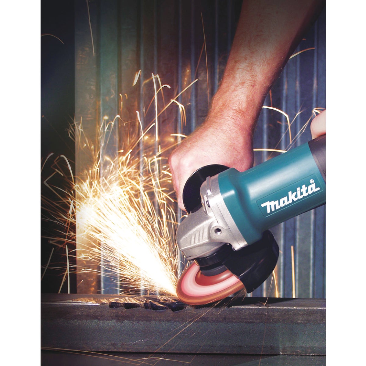 Makita 4-1/2 In. 7.5-Amp Angle Grinder Image 2