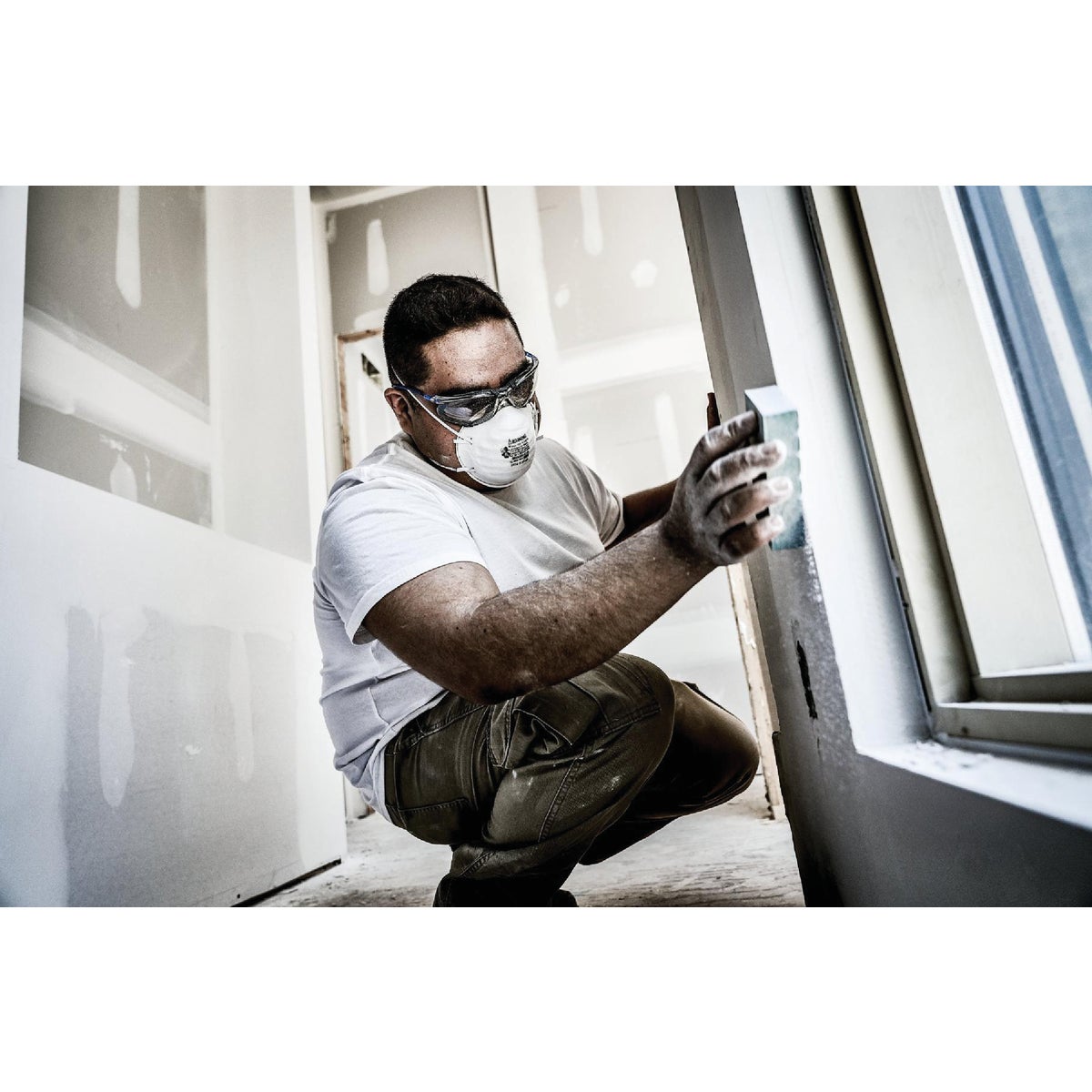 3M N95 Particulate Respirator for Sanding & Fiberglass Image 2