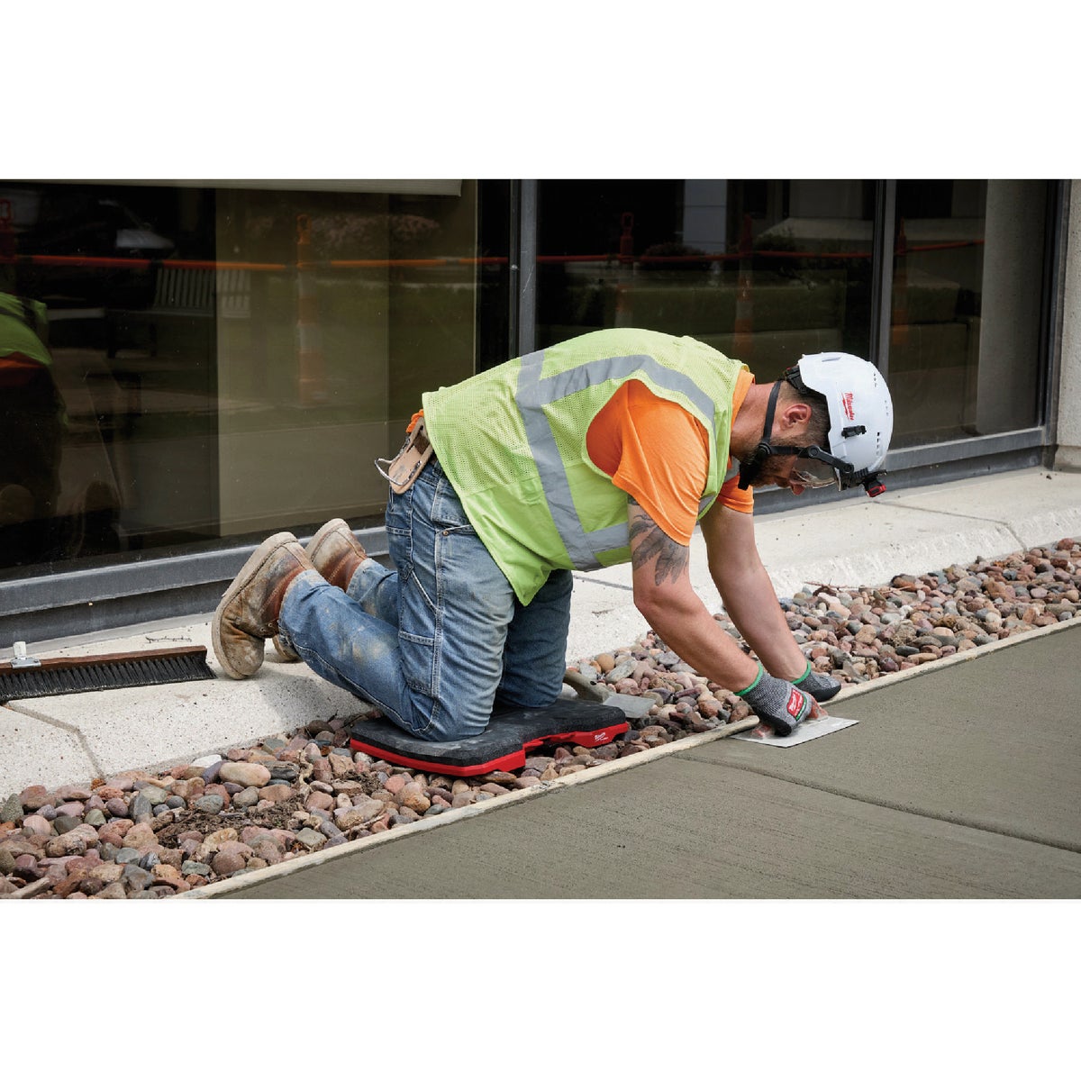 Milwaukee PACKOUT Kneeling Pad Image 4