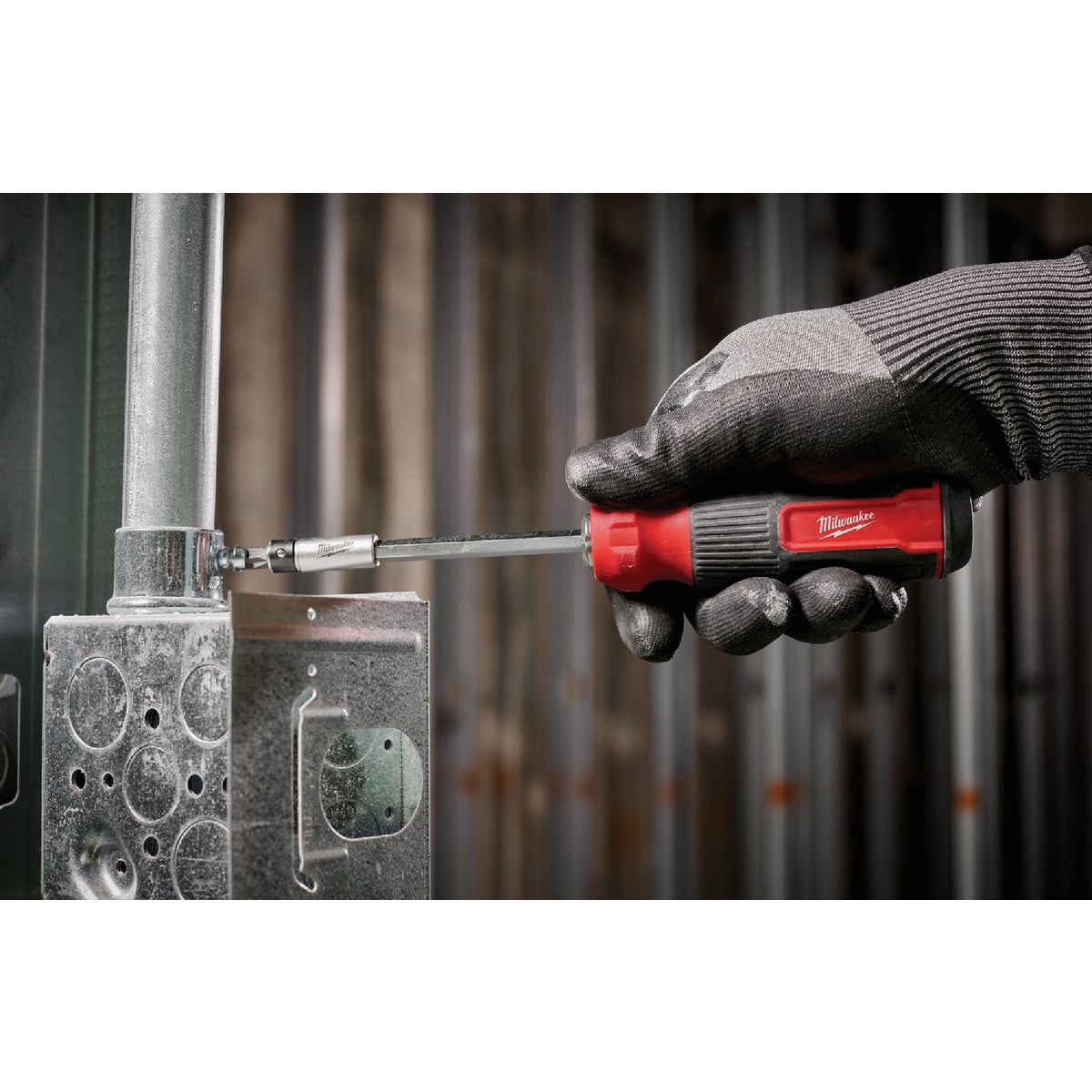 Milwaukee 27-in-1 Multi-Bit Screwdriver Image 3