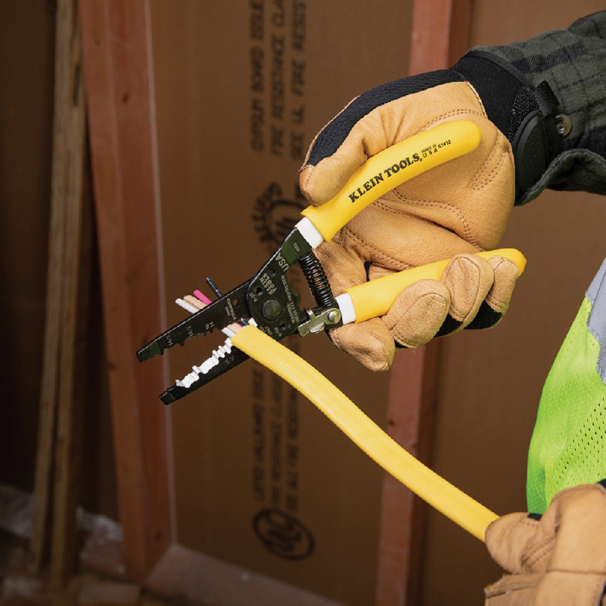 Klein 7-3/4 In. 12/2 and 14/2 AWG Solid Kurved NM Wire Stripper Image 4