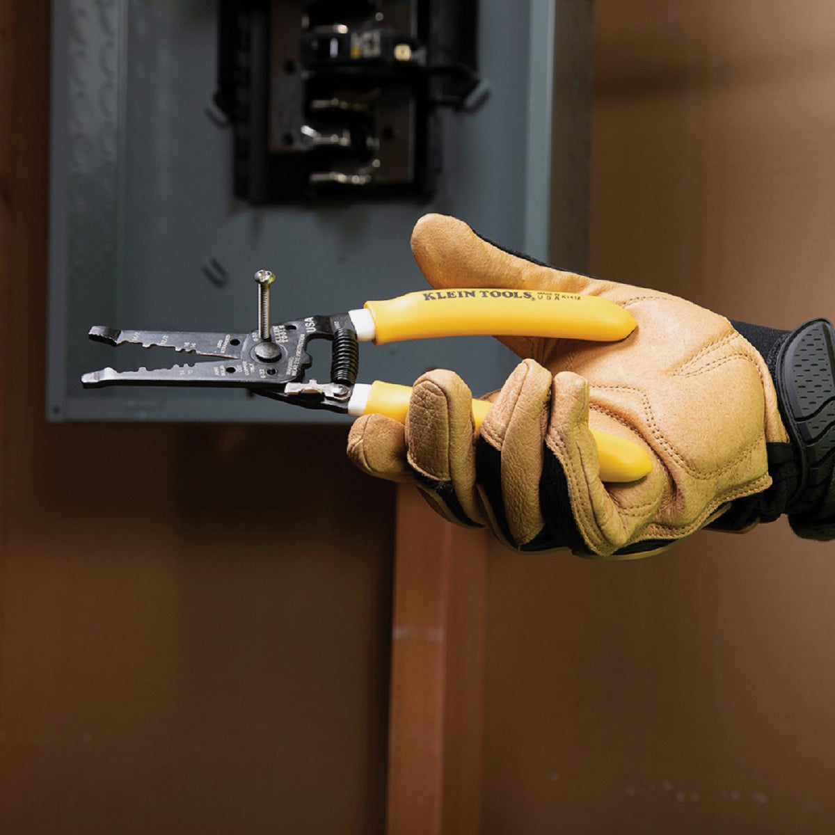 Klein 7-3/4 In. 12/2 and 14/2 AWG Solid Kurved NM Wire Stripper Image 5