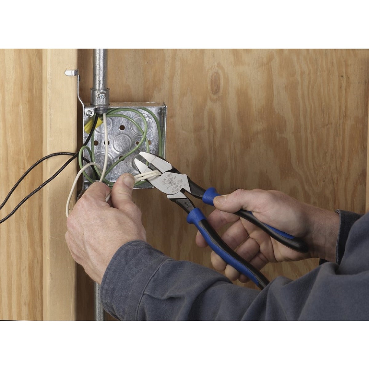 Klein Journeyman High-Leverage Linesman Pliers Image 4