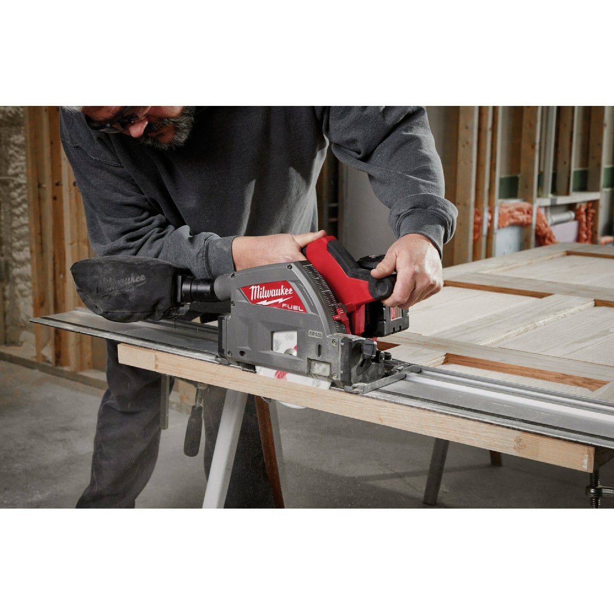 Milwaukee 106 In. Track Saw Guide Rail Image 3