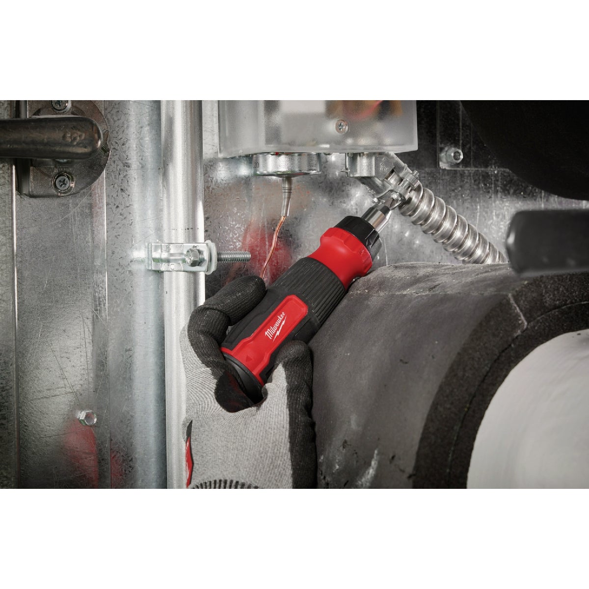 Milwaukee 27-in-1 Multi-Bit Ratcheting Screwdriver Image 6
