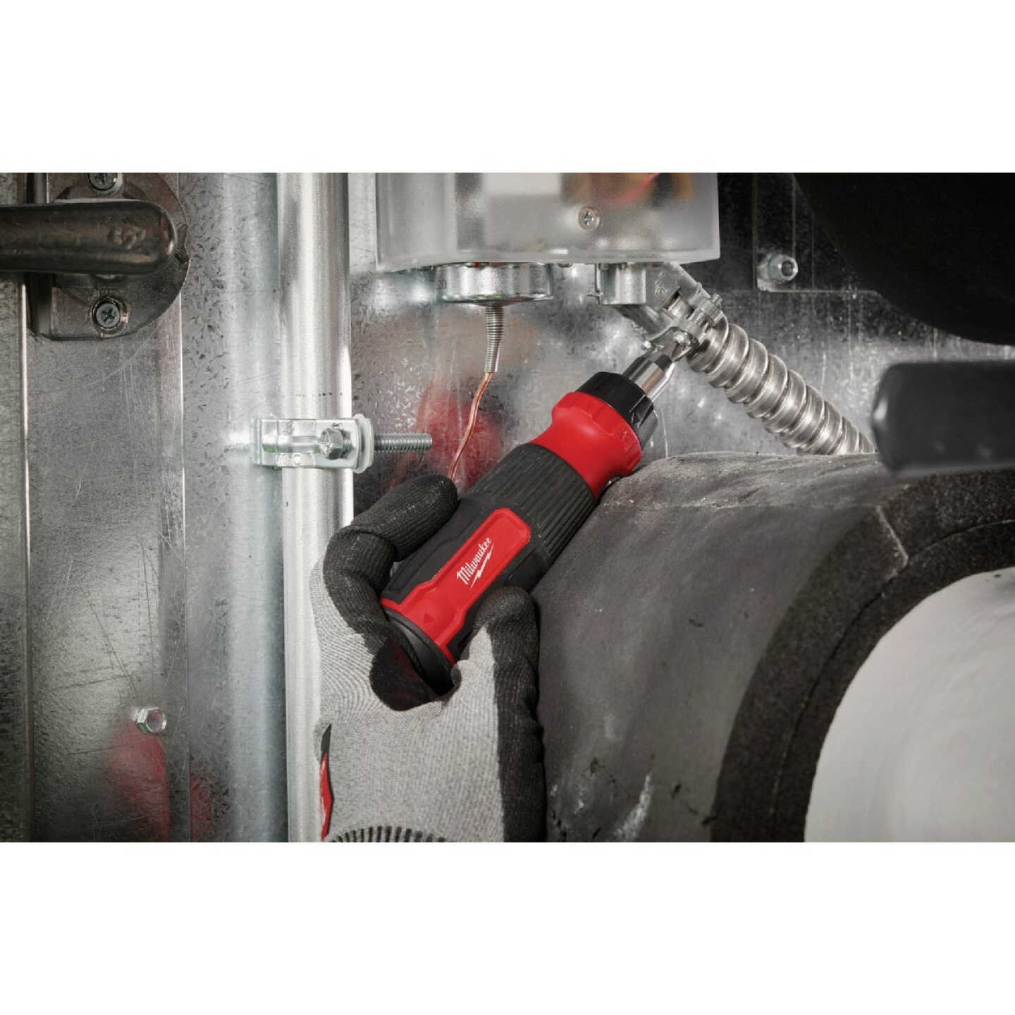 Milwaukee 27-in-1 Multi-Bit Ratcheting Screwdriver Image 6