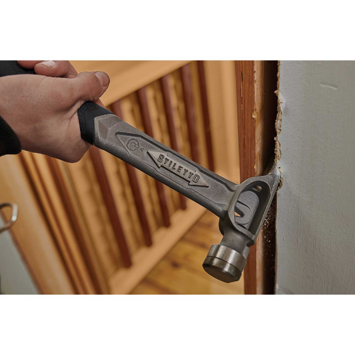 Stiletto TRIMBONE 10 Oz. Smooth-Face Framing Hammer with Curved Titanium Handle Image 3