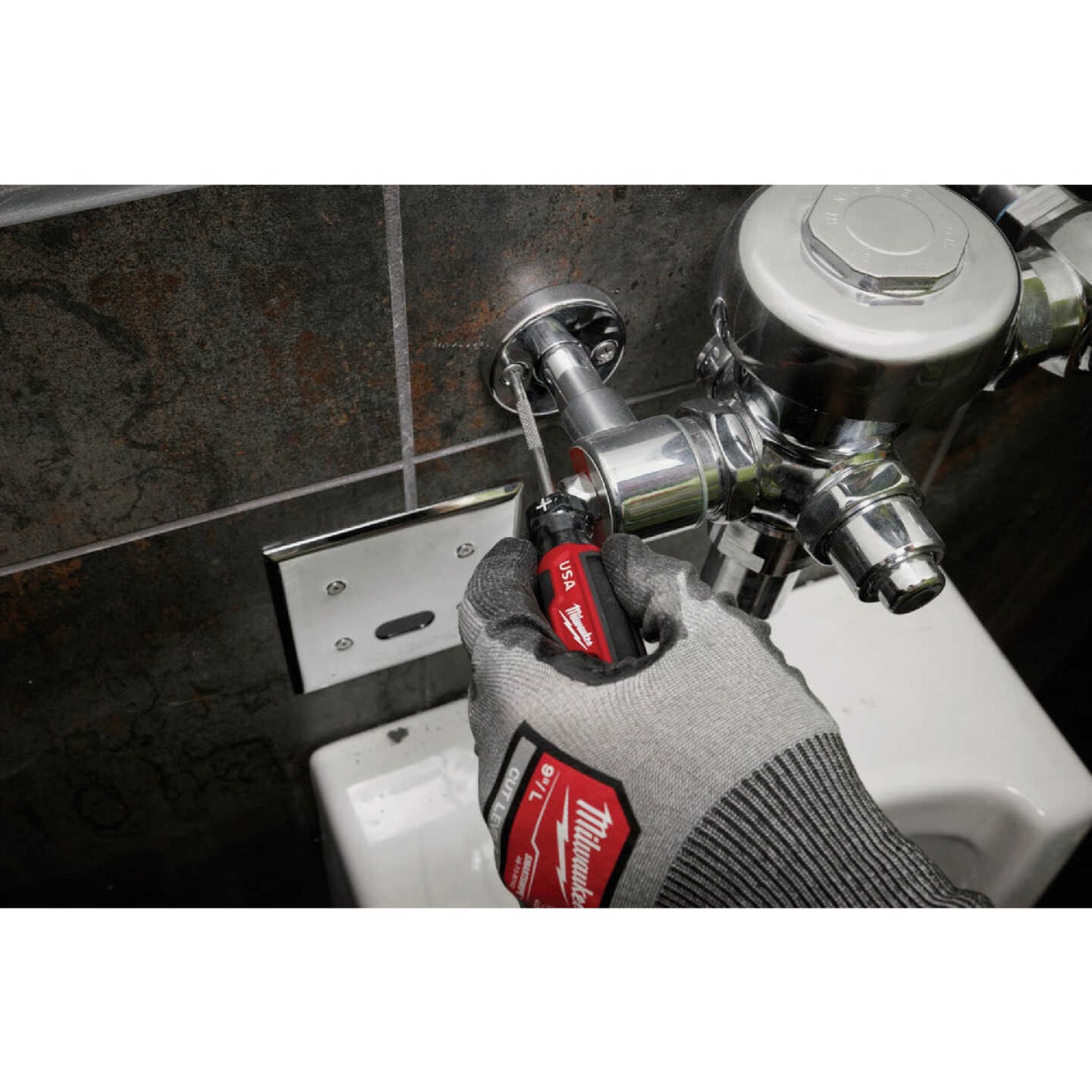 Milwaukee #2 x 4 In. Phillips Screwdriver with Cushion Grip Image 3
