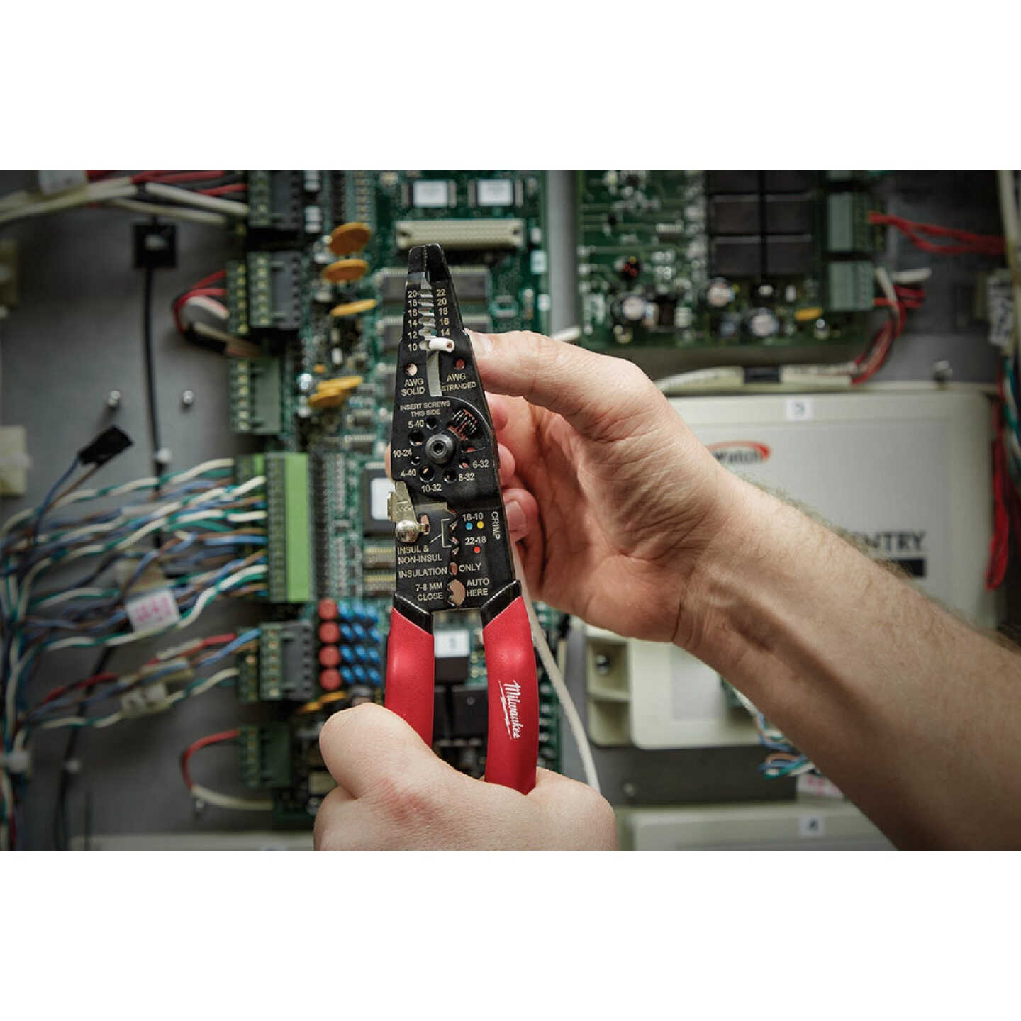 Milwaukee 9 In. 10-20 AWG Solid/12-22 AWG Stranded Multi-Purpose Wire Stripper/Cutter/Crimper Image 5