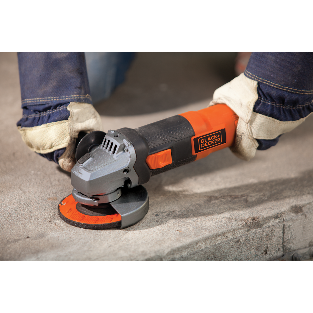 Black & Decker 5.5A 4-1/2 In. Angle Grinder Image 3
