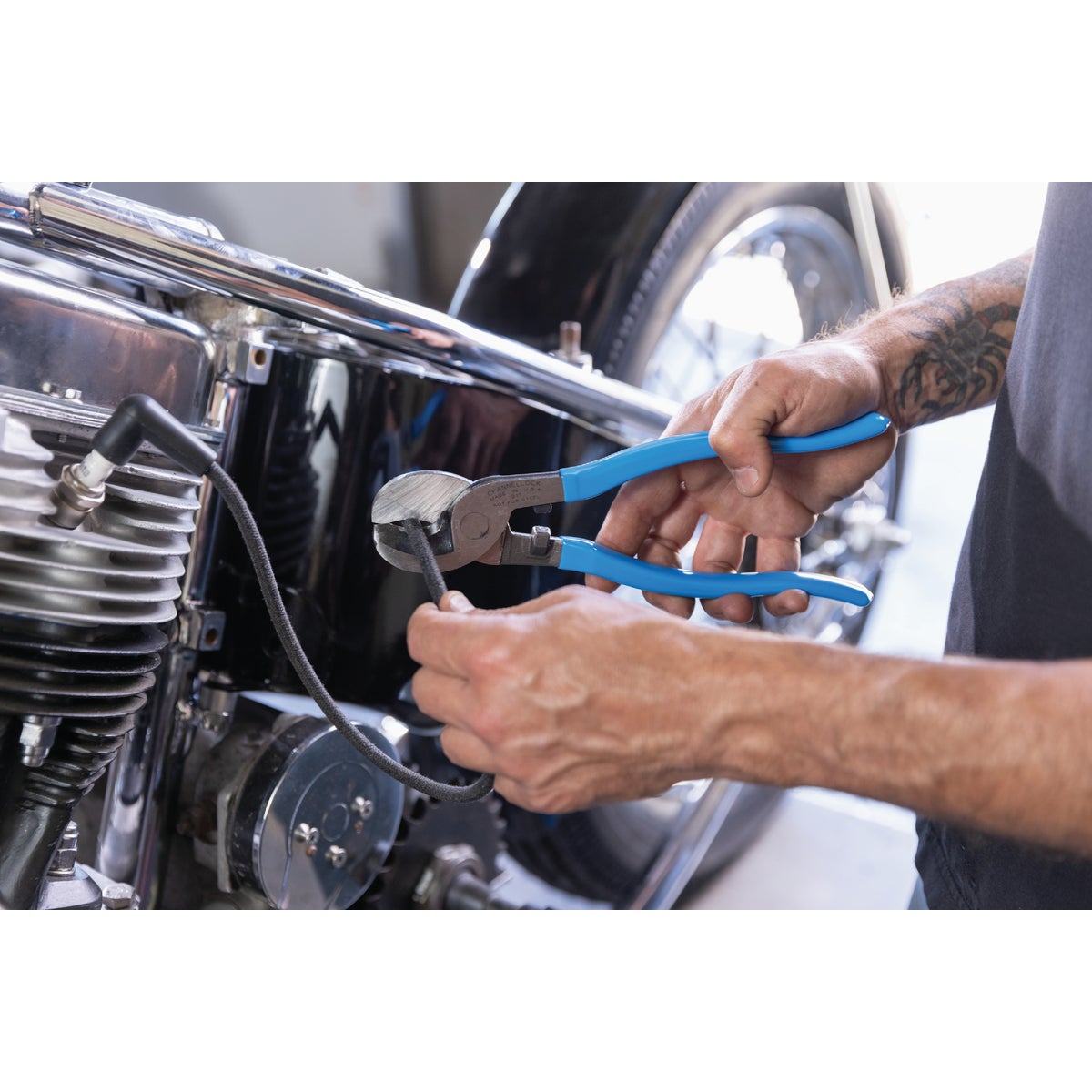 Channellock 9-1/2 In. 4/0 AWG Aluminum & 2/0 AWG Copper Cable Cutter Image 3