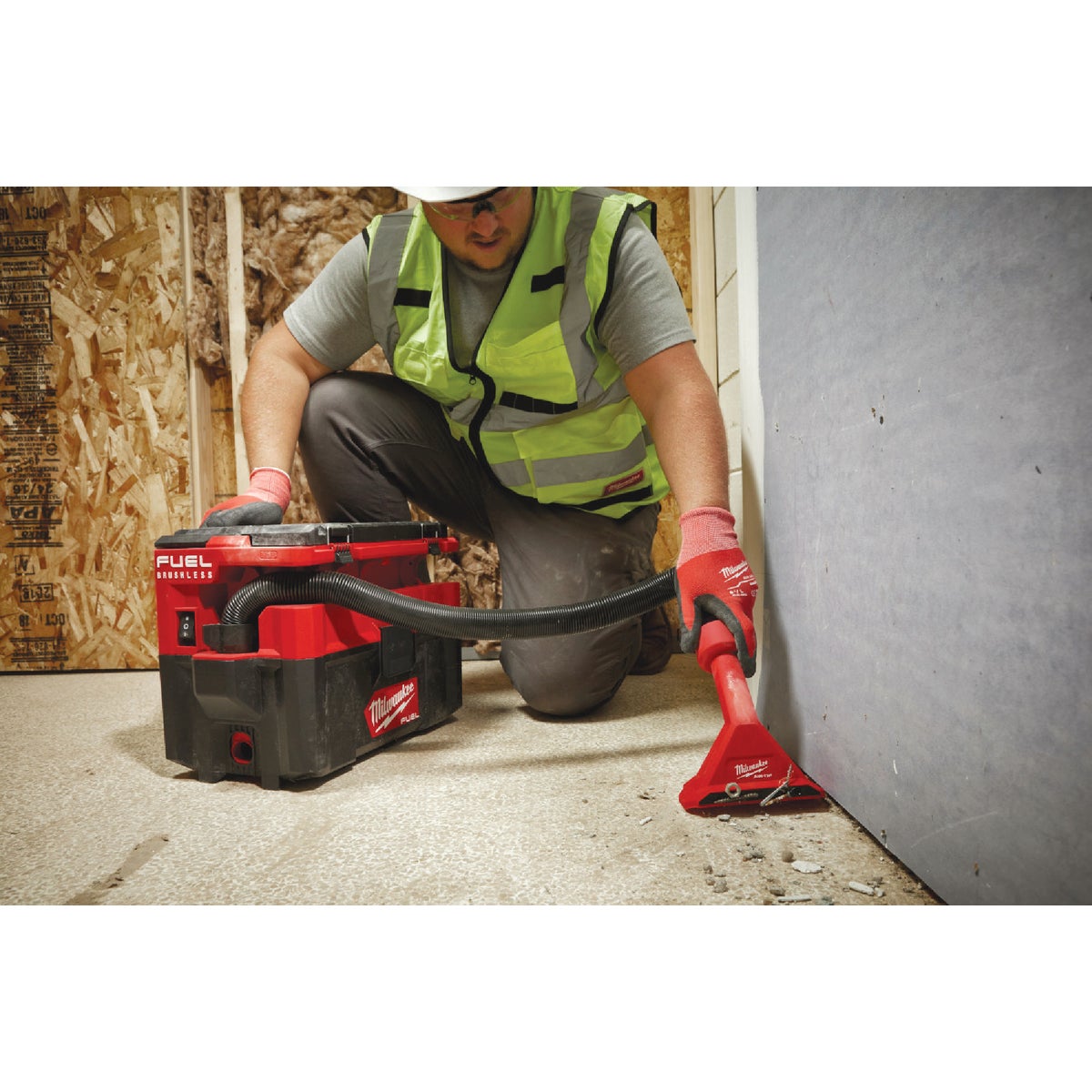 Milwaukee AIR-TIP 1-1/4 In. - 2-1/2 In. Red Plastic Magnetic Vacuum Nozzle Image 2