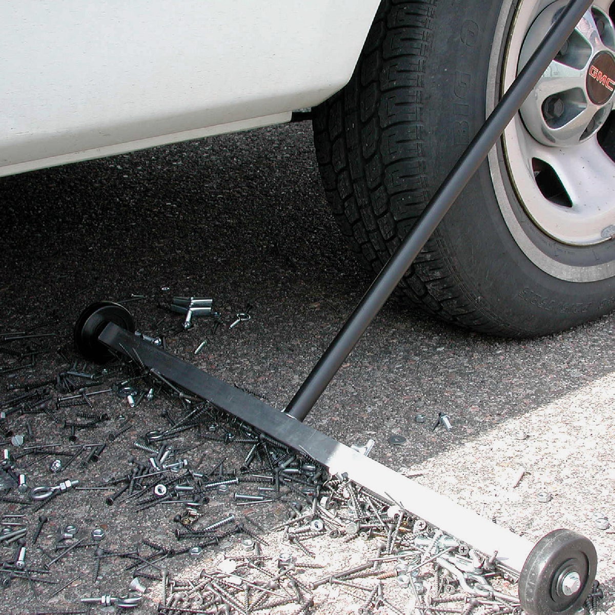 Master Magnetics 29 in. Magnetic Floor Sweeper Image 3