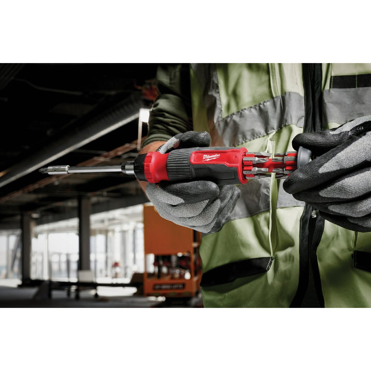 Milwaukee 14-in-1 Ratcheting Multi-Bit Driver Image 6