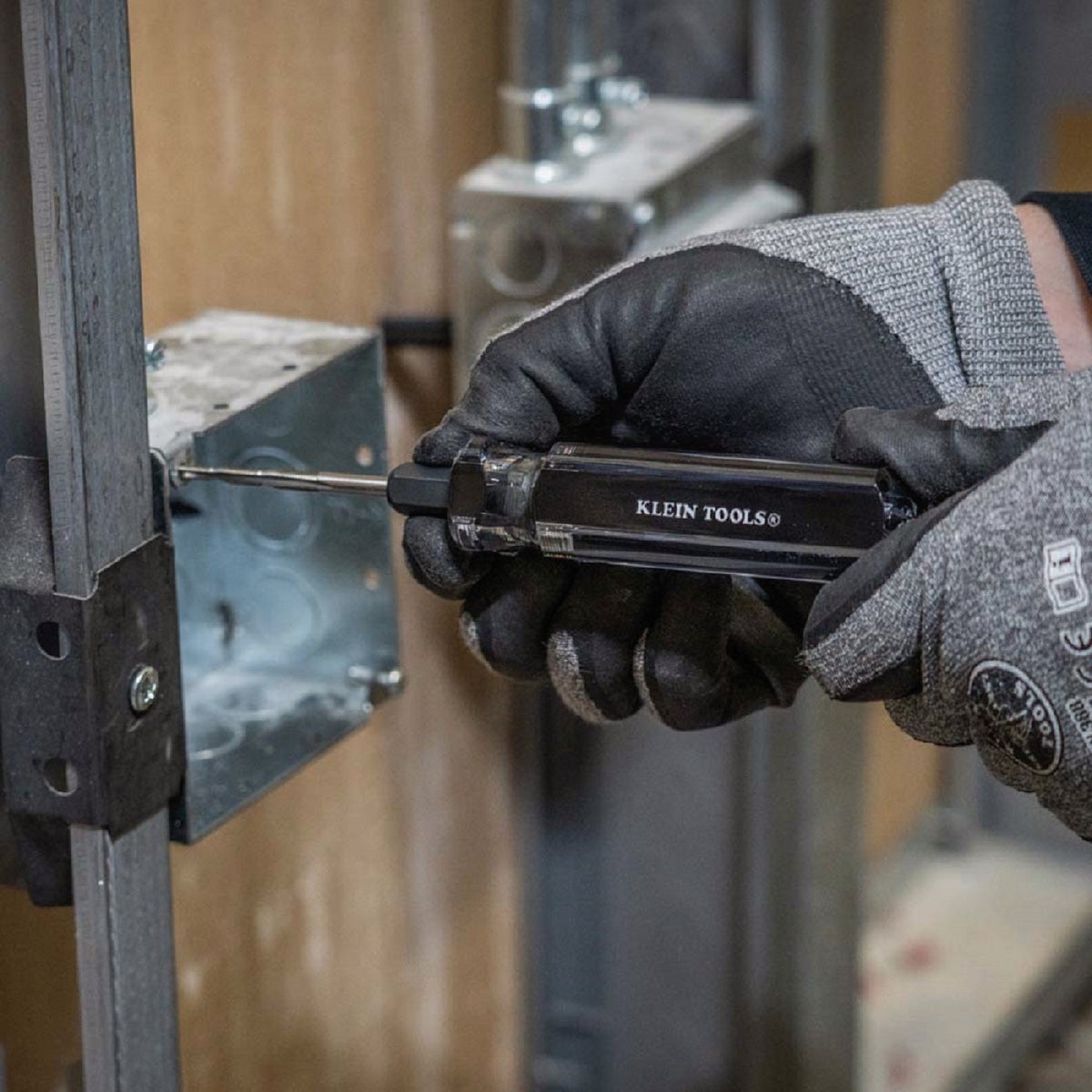 Klein 7.625 In. 6-in-1 Multi-Tap Tool Image 3