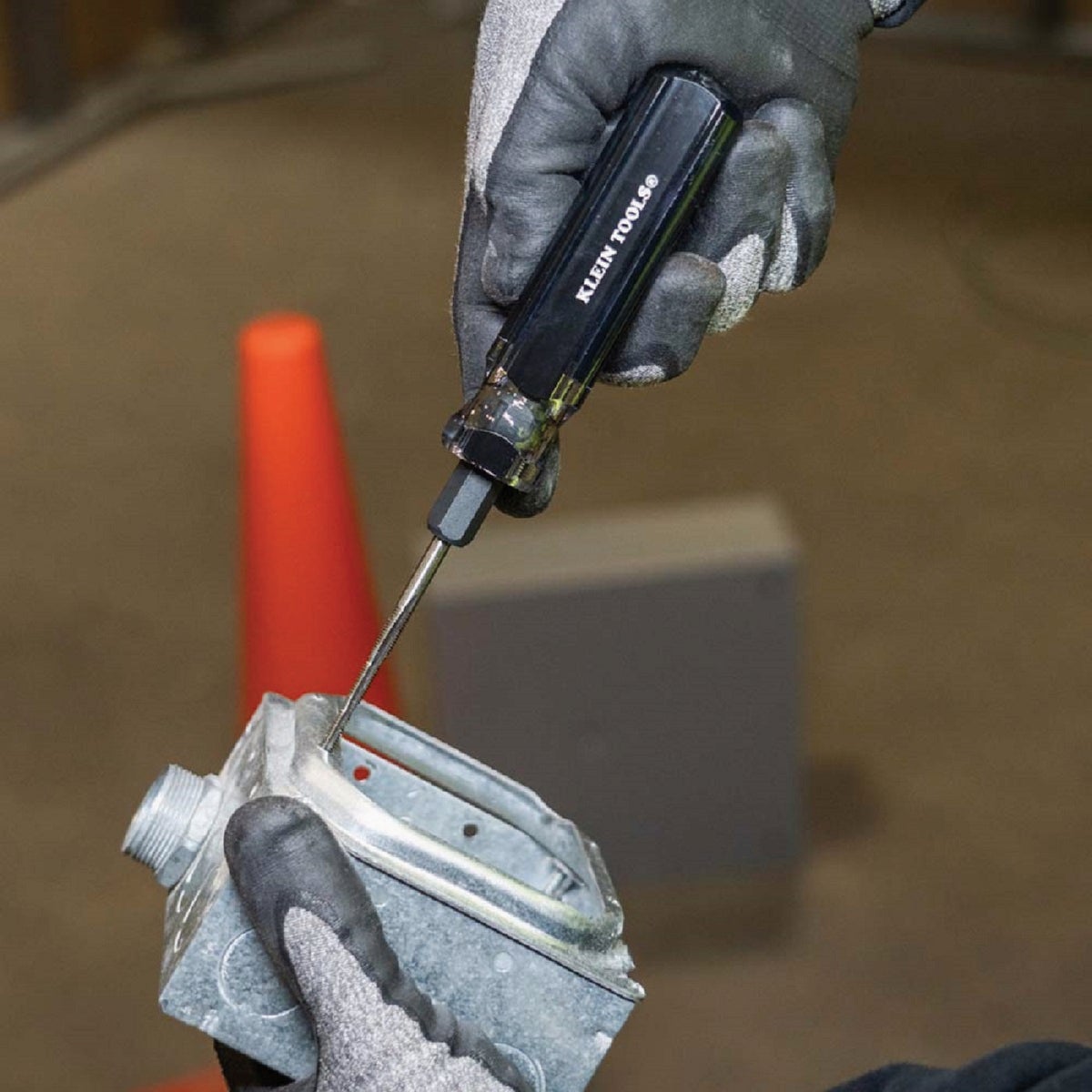 Klein 7.625 In. 6-in-1 Multi-Tap Tool Image 4