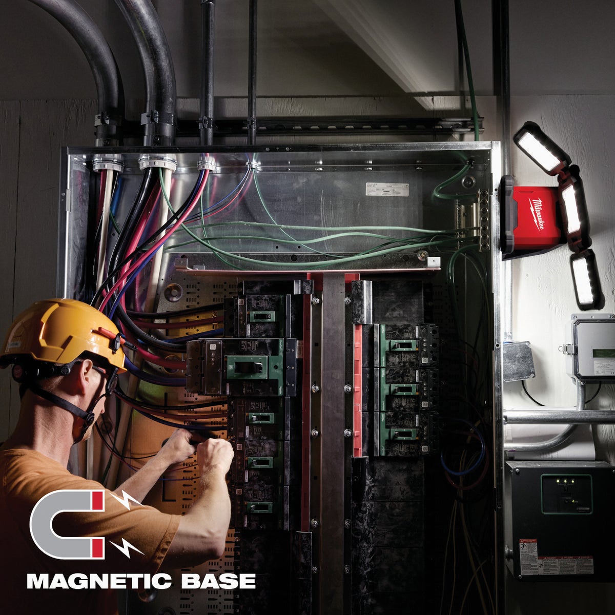 Milwaukee ROVER M18 Dual Power Triple-Panel Flood & Area Light (Tool Only) Image 6