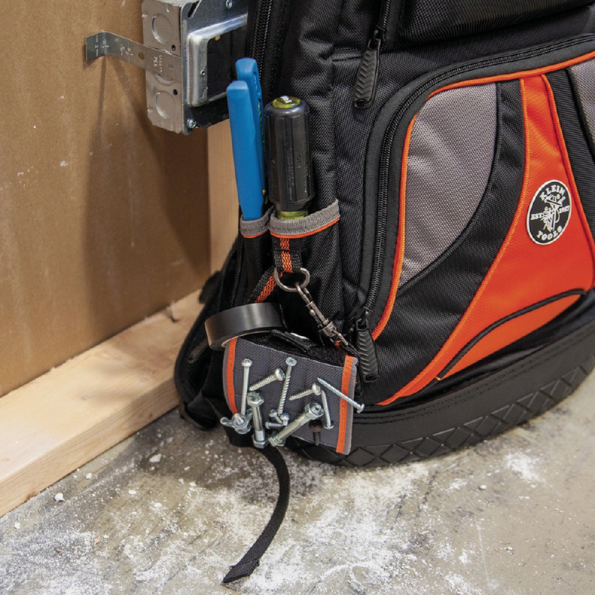 Klein Tradesman Pro Magnetic Wristband Image 5