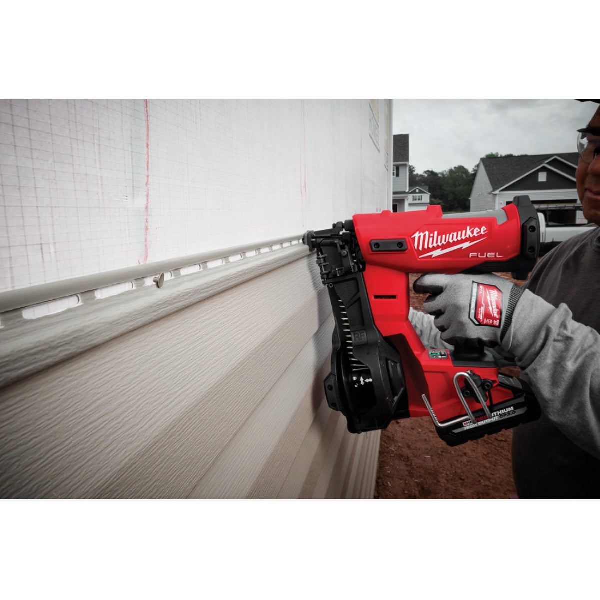 Milwaukee M18 FUEL Brushless Cordless Coil Roofing Nailer (Tool Only) Image 9