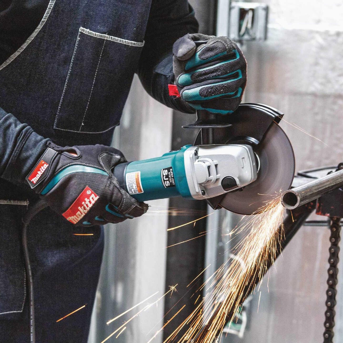 Makita 6 In. 13-Amp SJS High-Power Angle Grinder with Lock On Image 3