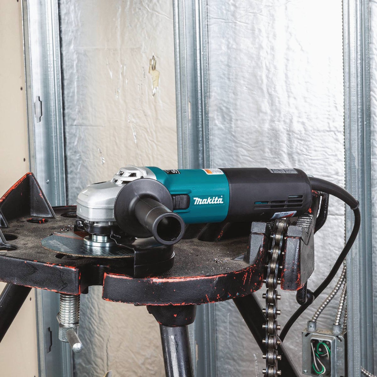 Makita 6 In. 13-Amp SJS High-Power Angle Grinder with Lock On Image 4