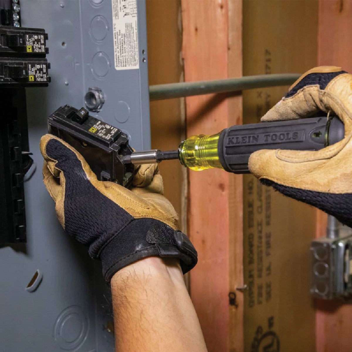 Klein 14-in-1 Adjustable Length Multi-Bit Screwdriver Image 2