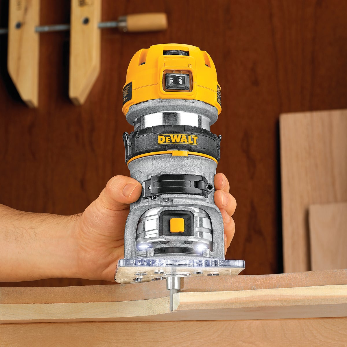DEWALT 7-Amp 1.25 HP Max Torque Variable Speed Compact Router Image 2